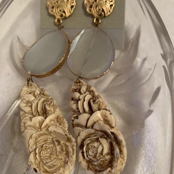 Customer High-End Engraved Floral Jewelry Piece! BEAUTIFUL YA’LL! New! No tag! - Picture 3 of 5